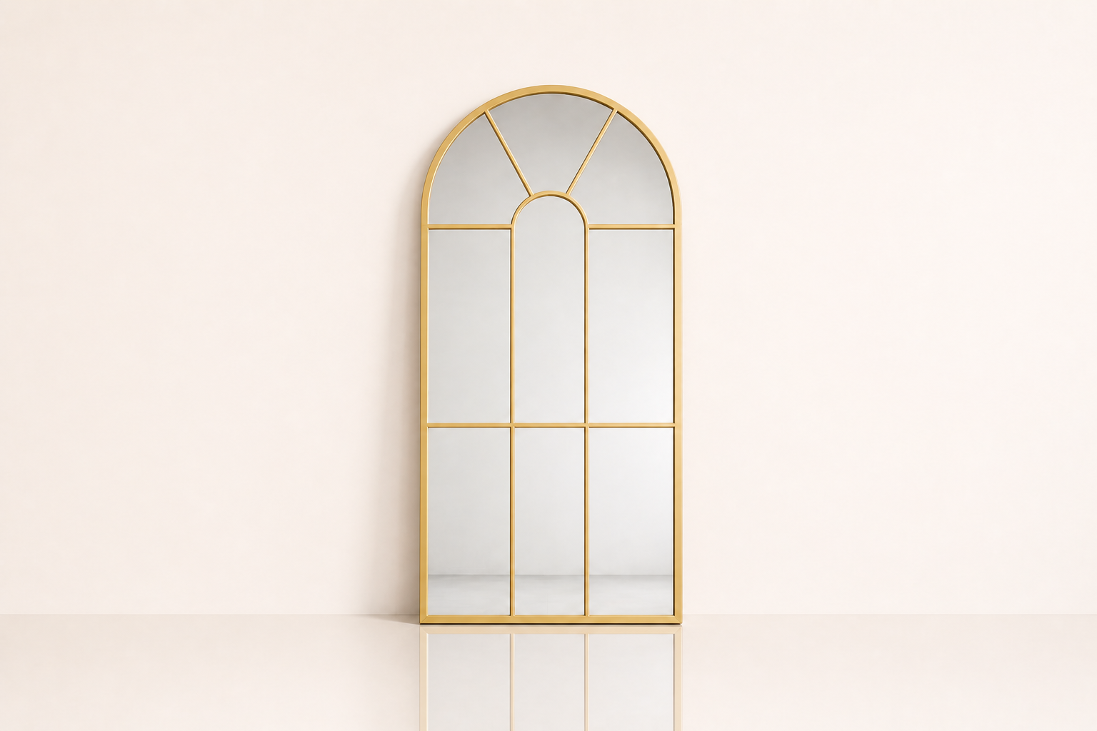 the MARILI mirror in gold powder-coated steel (SUNRAY)