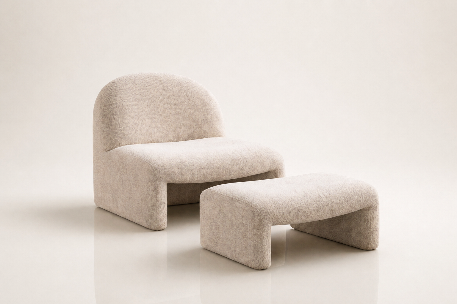 the RUMÉ unwind chair in off-white cream (CLOUD LINEN)