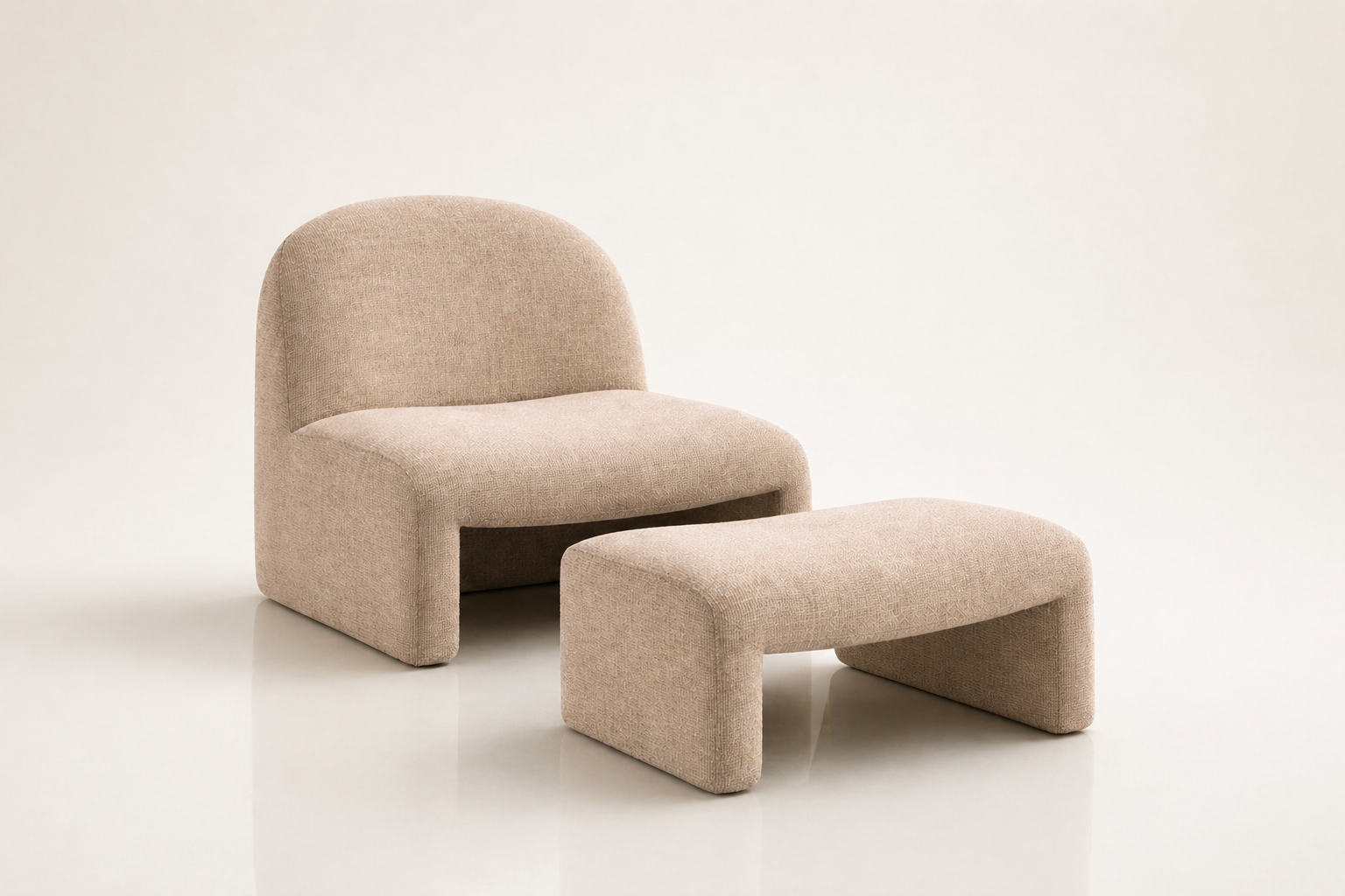 the RUMÉ unwind chair in warm darker cream (MOON MIST)
