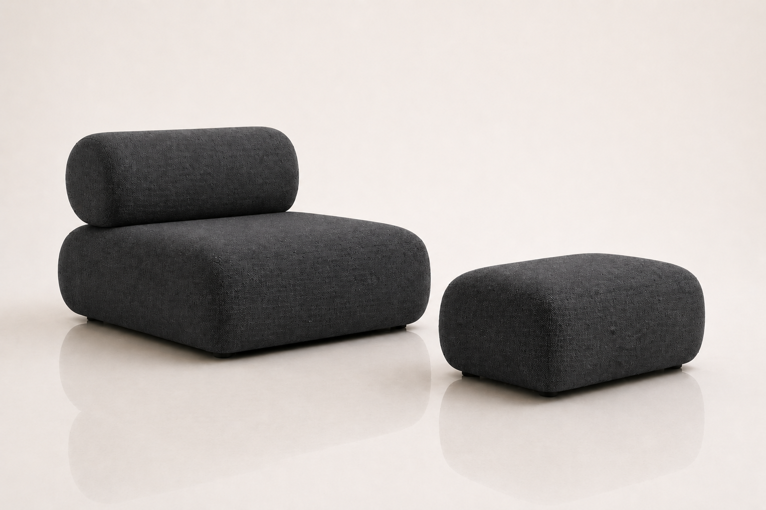 the SU-MARI unwind chair in dark charcoal (BASALT NOIR)