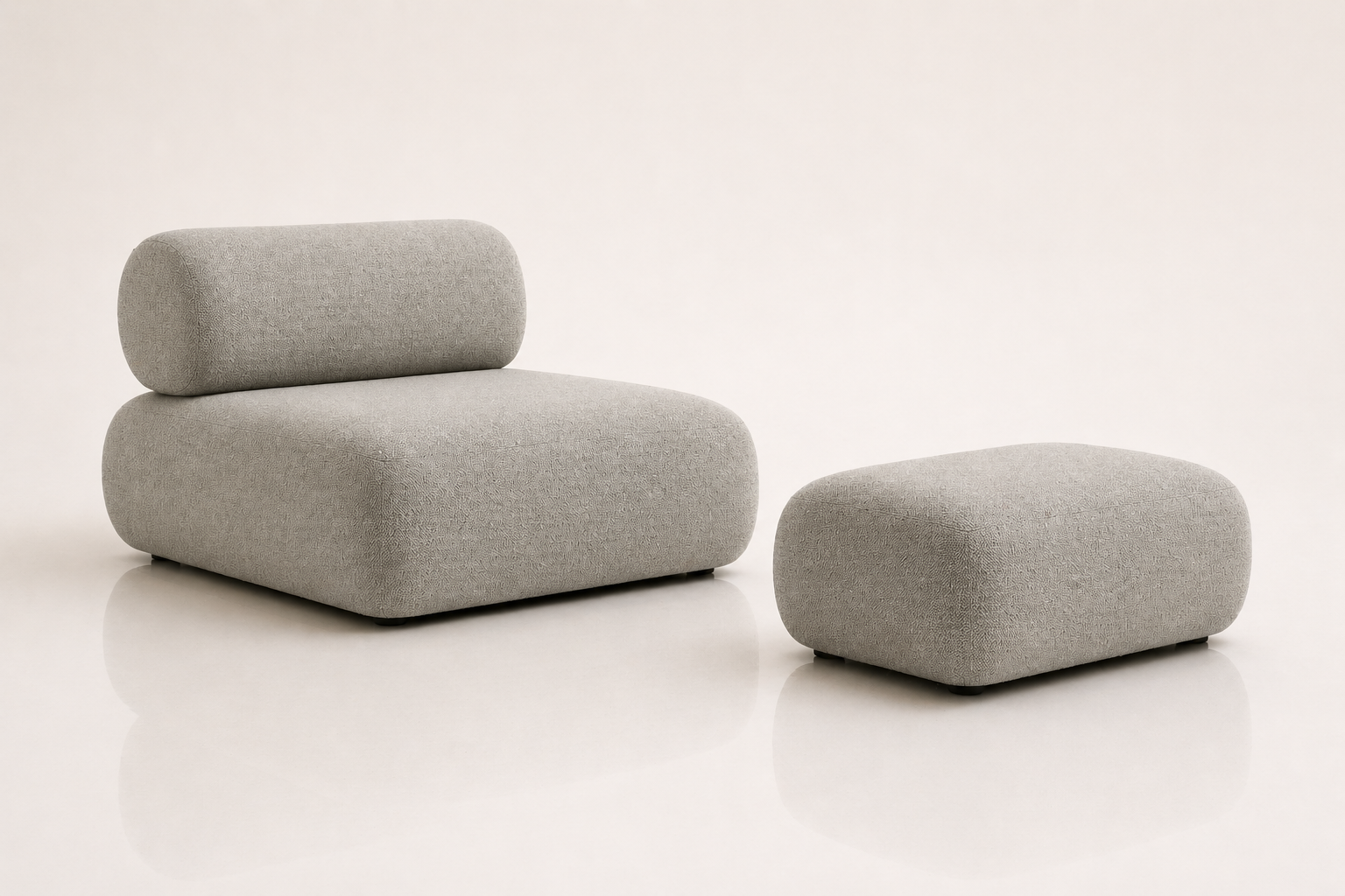 the SU-MARI unwind chair in warm darker cream (MOON MIST)